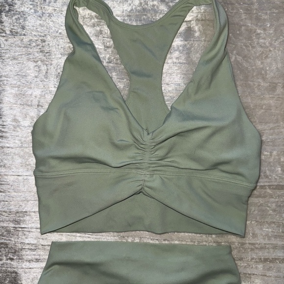 Paragon Fitwear Reluna Ruched Bra (XS) and Reluna Original Sculptseam Short (S) - Picture 4 of 9